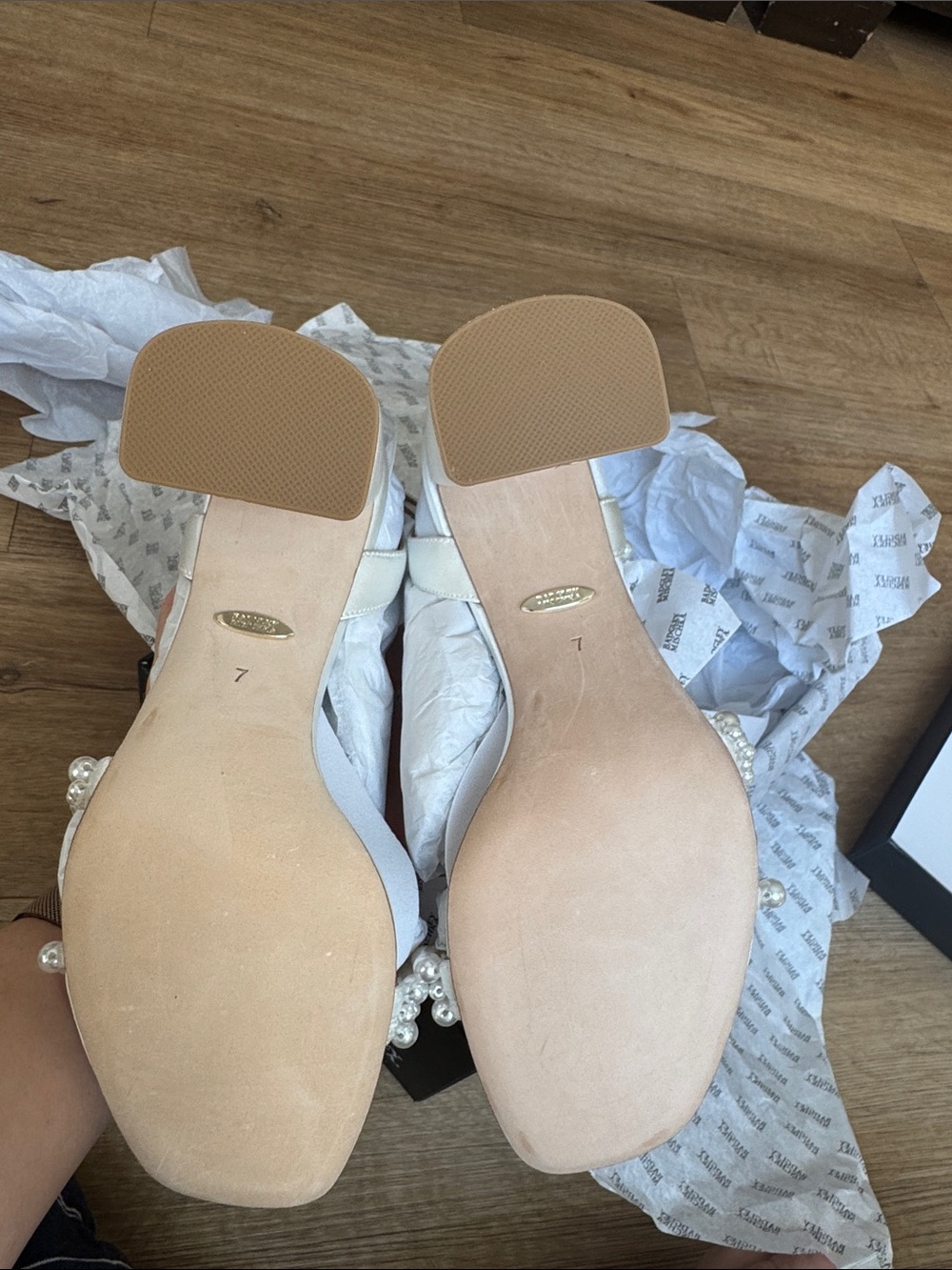 NWT Badgley Mischka Fiesty 🤍white pearl satin heel size 7 - Picture 6 of 8
